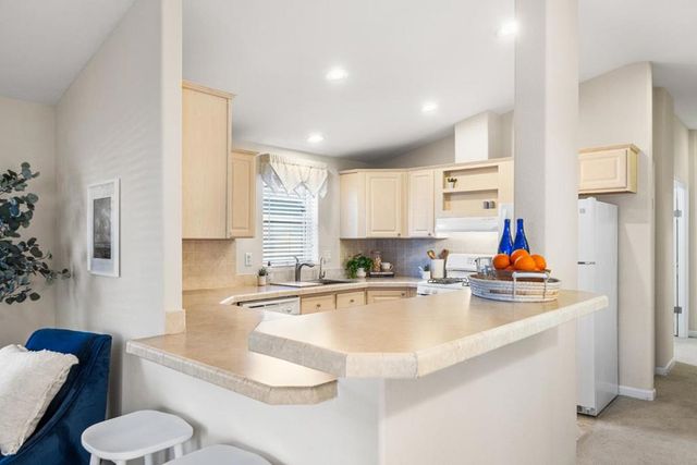 998 38th Avenue, Santa Cruz, CA 95062