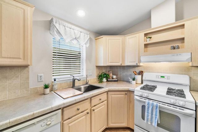 998 38th Avenue, Santa Cruz, CA 95062