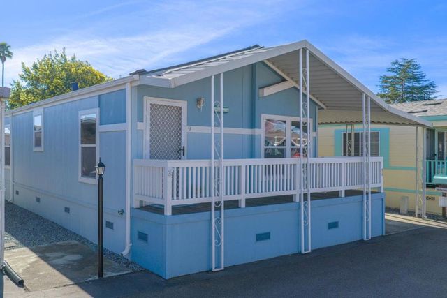 998 38th Avenue, Santa Cruz, CA 95062