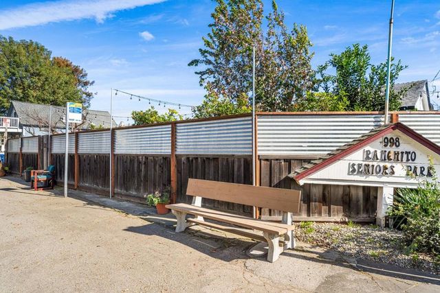 998 38th Avenue, Santa Cruz, CA 95062