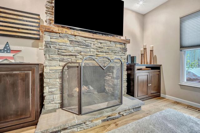 317 Meadowgreen Drive, Harrison, OH 45030