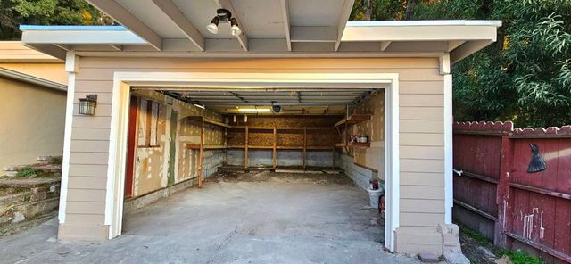 2076 2076 Harrington Ave, Oakland, CA 94601