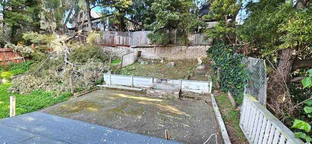 2076 2076 Harrington Ave, Oakland, CA 94601