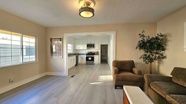 2076 2076 Harrington Ave, Oakland, CA 94601