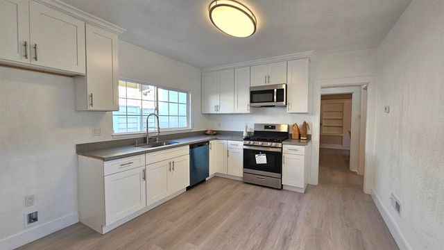 2076 2076 Harrington Ave, Oakland, CA 94601