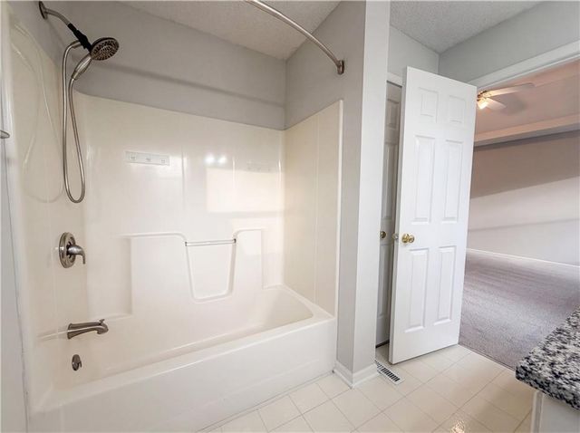 6417 N Kirkwood Avenue, Kansas City, MO 64151