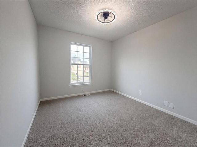 6417 N Kirkwood Avenue, Kansas City, MO 64151