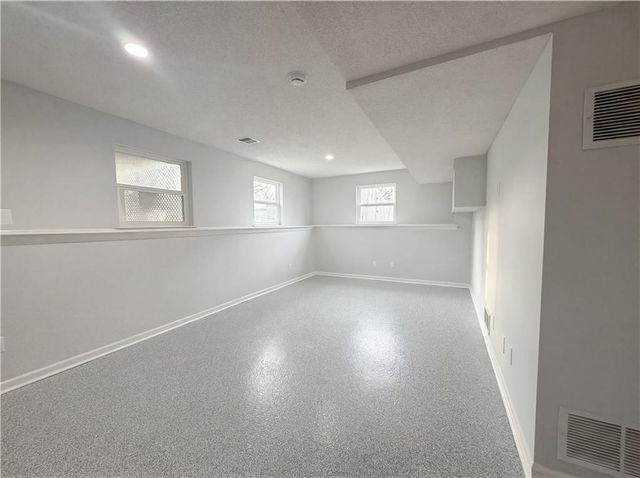 6417 N Kirkwood Avenue, Kansas City, MO 64151