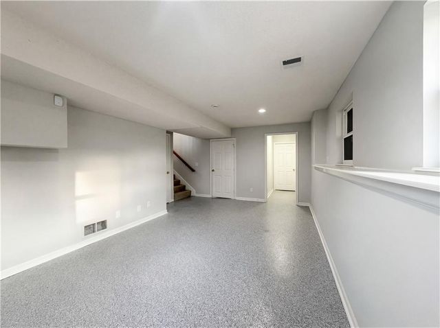 6417 N Kirkwood Avenue, Kansas City, MO 64151