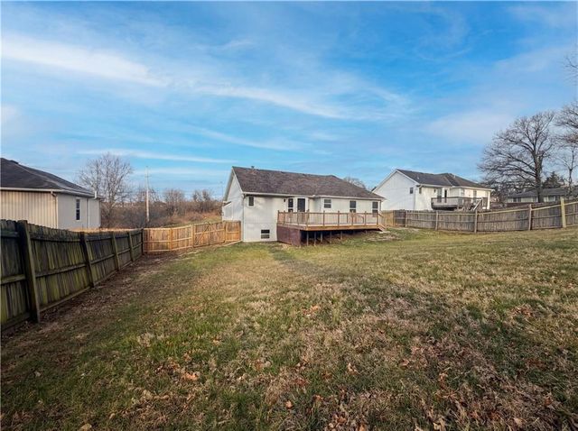 6417 N Kirkwood Avenue, Kansas City, MO 64151