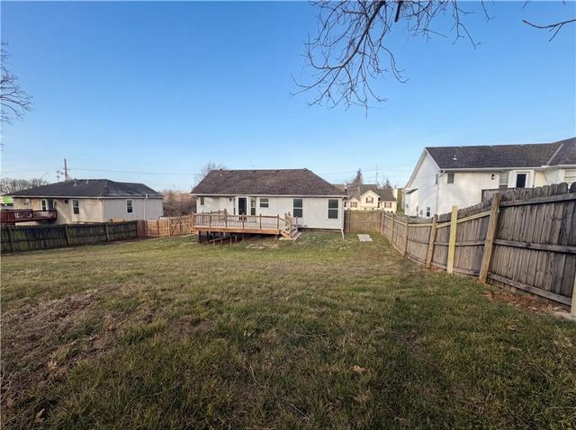 6417 N Kirkwood Avenue, Kansas City, MO 64151