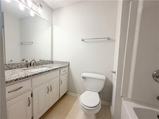 6417 N Kirkwood Avenue, Kansas City, MO 64151