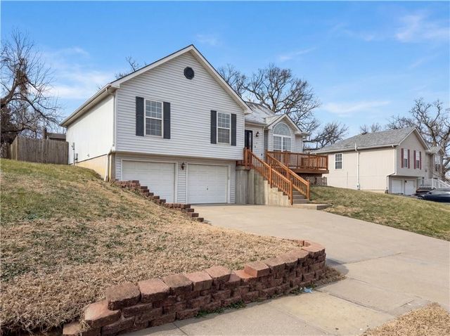 6417 N Kirkwood Avenue, Kansas City, MO 64151