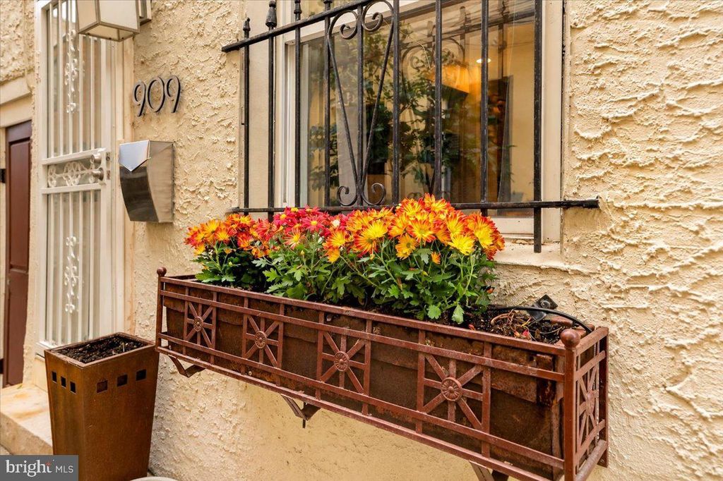 909 S SHERIDAN ST S, PHILADELPHIA, PA 19147 — photo 2