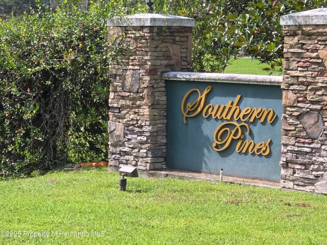 8152 Southern Pines Drive, Brooksville, FL 34601