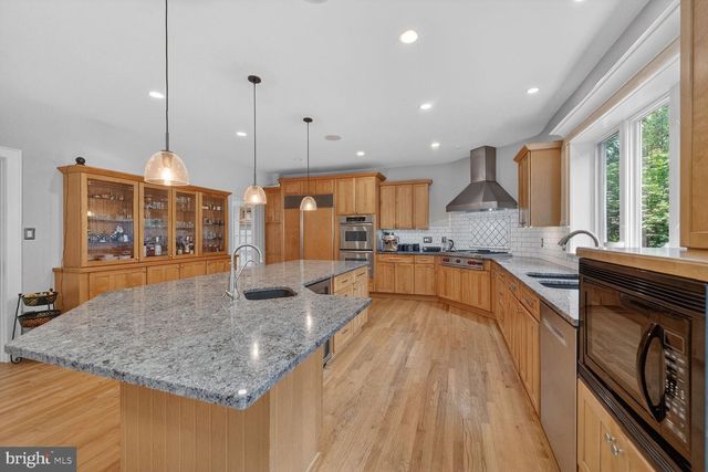 303 TALAHI RD SE, Vienna, VA 22180