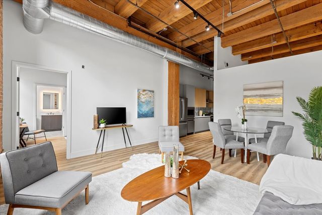 153 W Ohio Street 402, Chicago, IL 60654