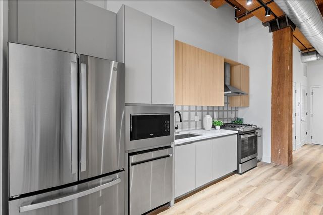 153 W Ohio Street 402, Chicago, IL 60654