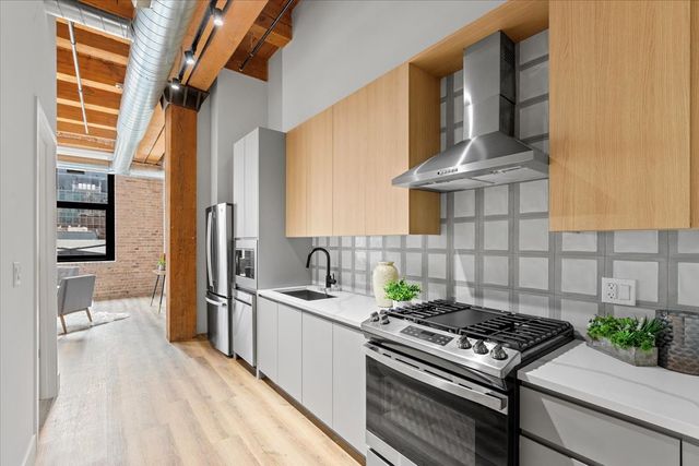 153 W Ohio Street 402, Chicago, IL 60654