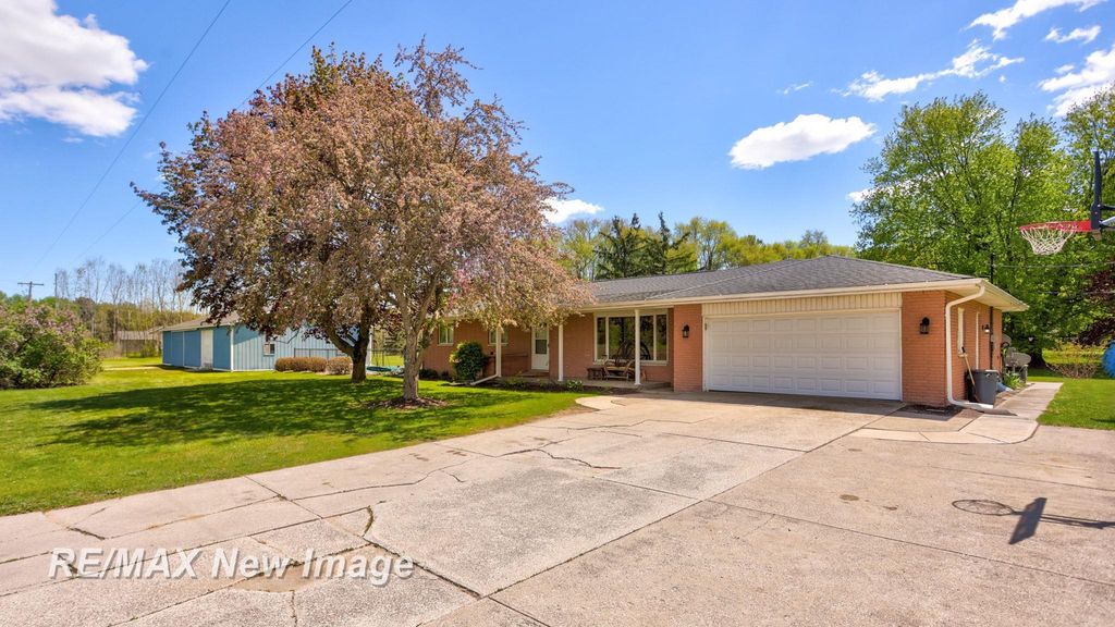 12975 Frost Road, Hemlock, MI 48626