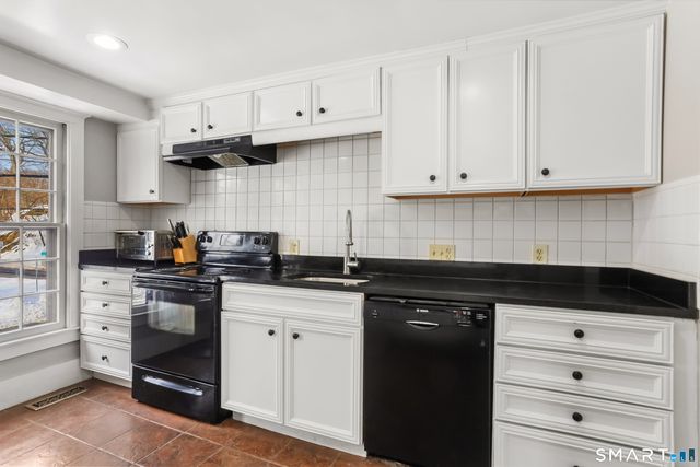 49 Indian Harbor Drive 1, Greenwich, CT 06830