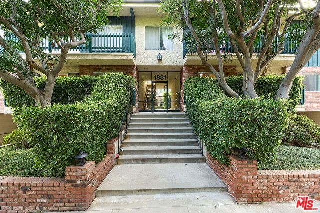 1831 Barry Avenue 4, Los Angeles, CA 90025