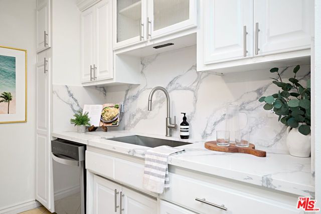 1831 Barry Avenue 4, Los Angeles, CA 90025