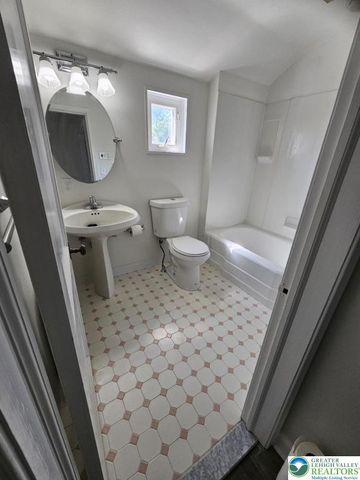 616 Beverly Drive, South Whitehall Twp, PA 18104