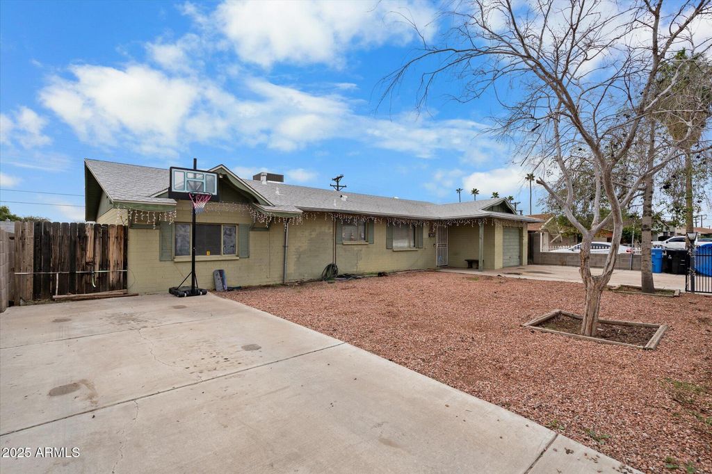 5423 W EARLL Drive, Phoenix, AZ 85031