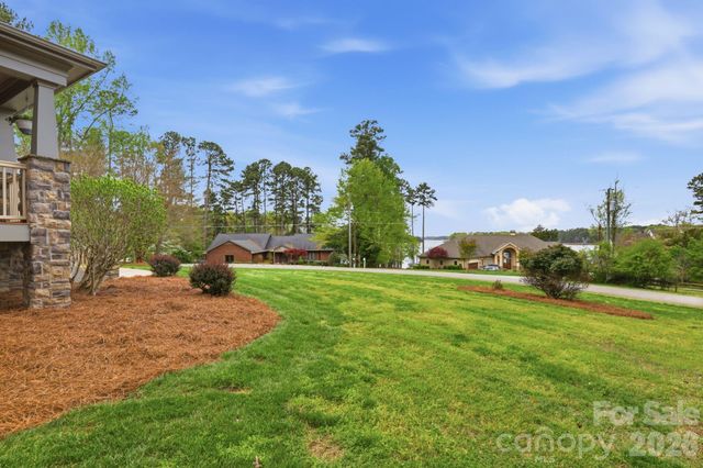 151 Yellow Jacket Circle, Mooresville, NC 28117