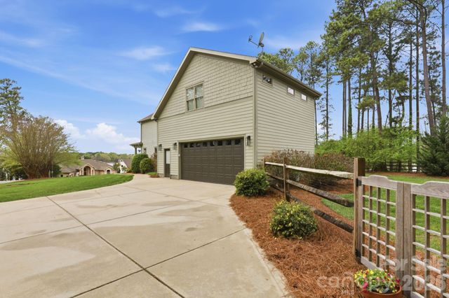 151 Yellow Jacket Circle, Mooresville, NC 28117
