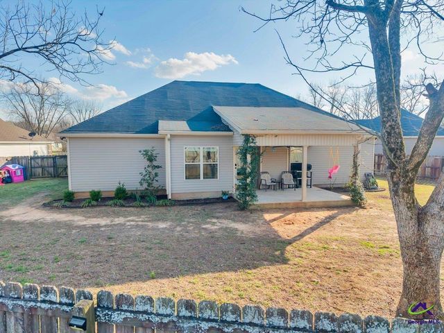 102 McEwen Drive, Perry, GA 31069