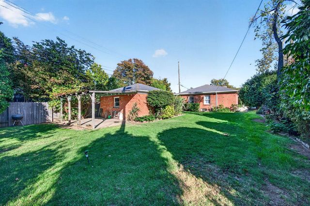 2776 17th St, Sacramento, CA 95818