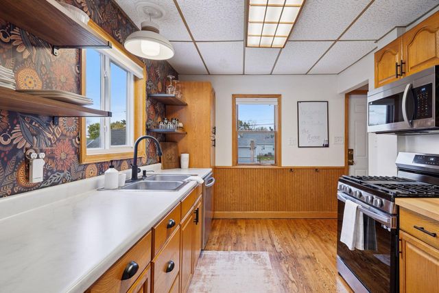 1705 Ivy Avenue E, Saint Paul, MN 55106