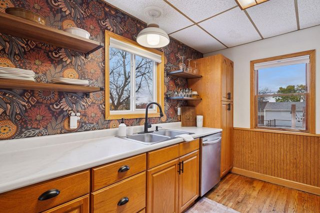 1705 Ivy Avenue E, Saint Paul, MN 55106