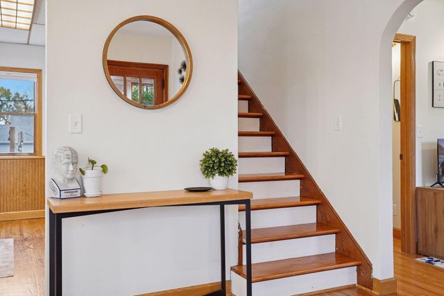 1705 Ivy Avenue E, Saint Paul, MN 55106