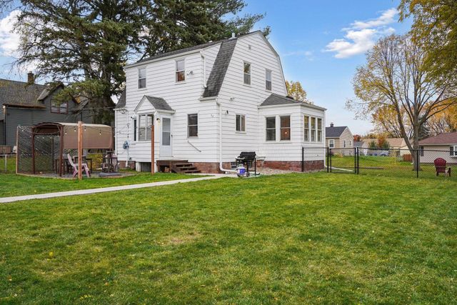 1705 Ivy Avenue E, Saint Paul, MN 55106