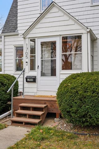 1705 Ivy Avenue E, Saint Paul, MN 55106