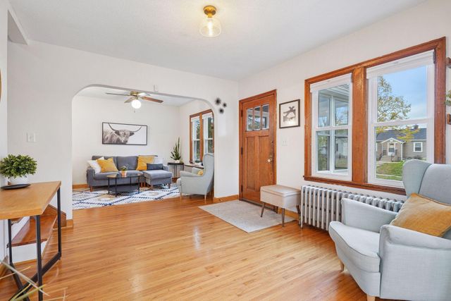 1705 Ivy Avenue E, Saint Paul, MN 55106