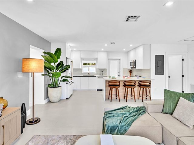 209 NE 27th Drive, Wilton Manors, FL 33334