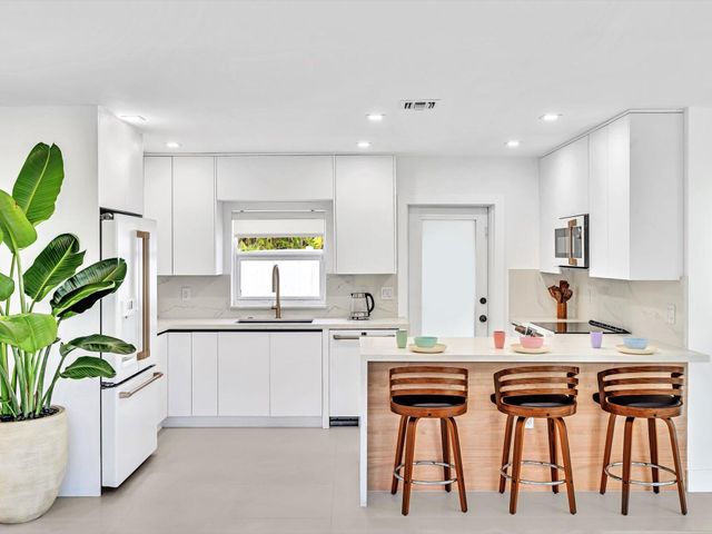 209 NE 27th Drive, Wilton Manors, FL 33334