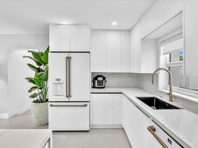 209 NE 27th Drive, Wilton Manors, FL 33334