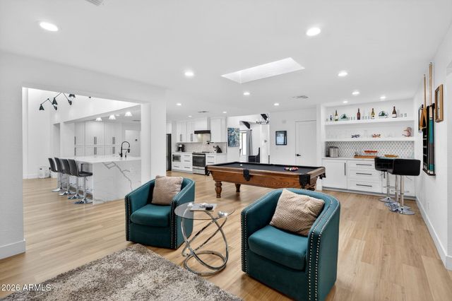 7222 W JOHN CABOT Road, Glendale, AZ 85308