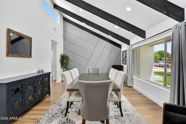 7222 W JOHN CABOT Road, Glendale, AZ 85308