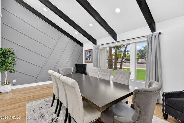 7222 W JOHN CABOT Road, Glendale, AZ 85308