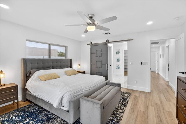 7222 W JOHN CABOT Road, Glendale, AZ 85308