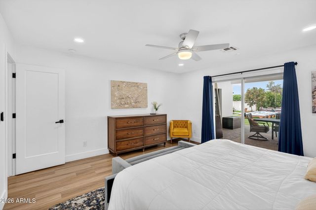 7222 W JOHN CABOT Road, Glendale, AZ 85308