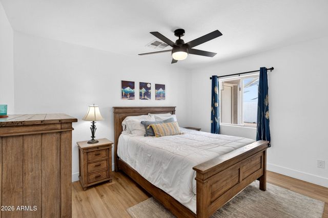 7222 W JOHN CABOT Road, Glendale, AZ 85308