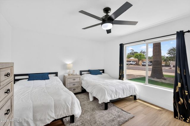 7222 W JOHN CABOT Road, Glendale, AZ 85308