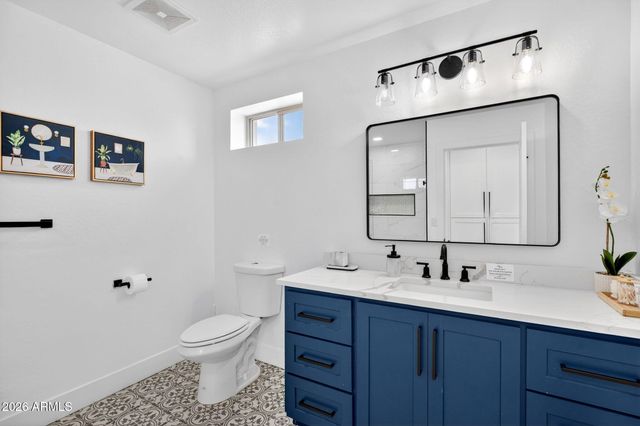 7222 W JOHN CABOT Road, Glendale, AZ 85308